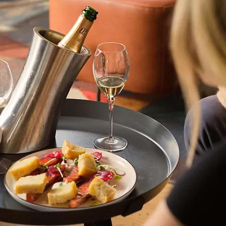 Novotel Vaugirard Montparnasse Hotel 4*